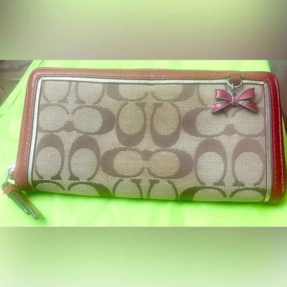 Coach Vintage Signature Continental Wallet